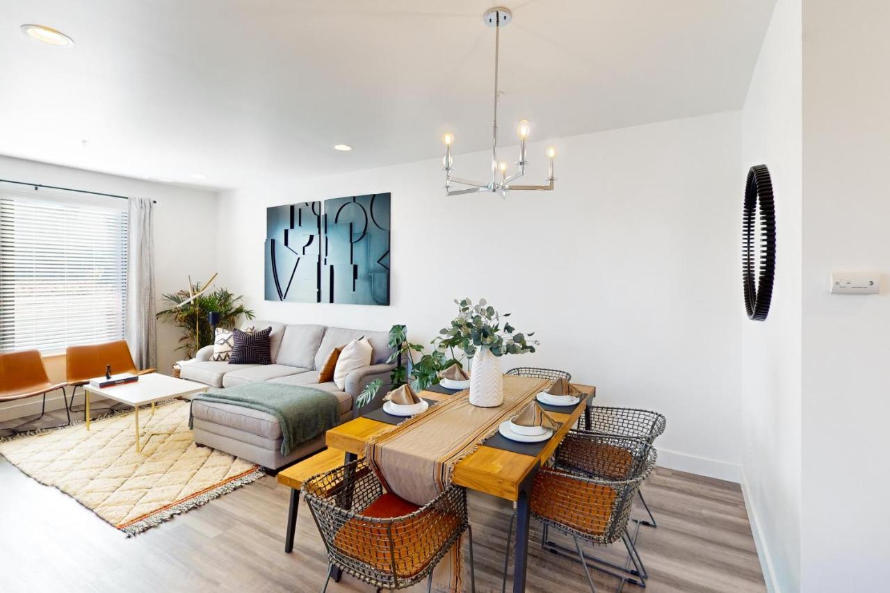 Modern Peaks Townhome Holiday home