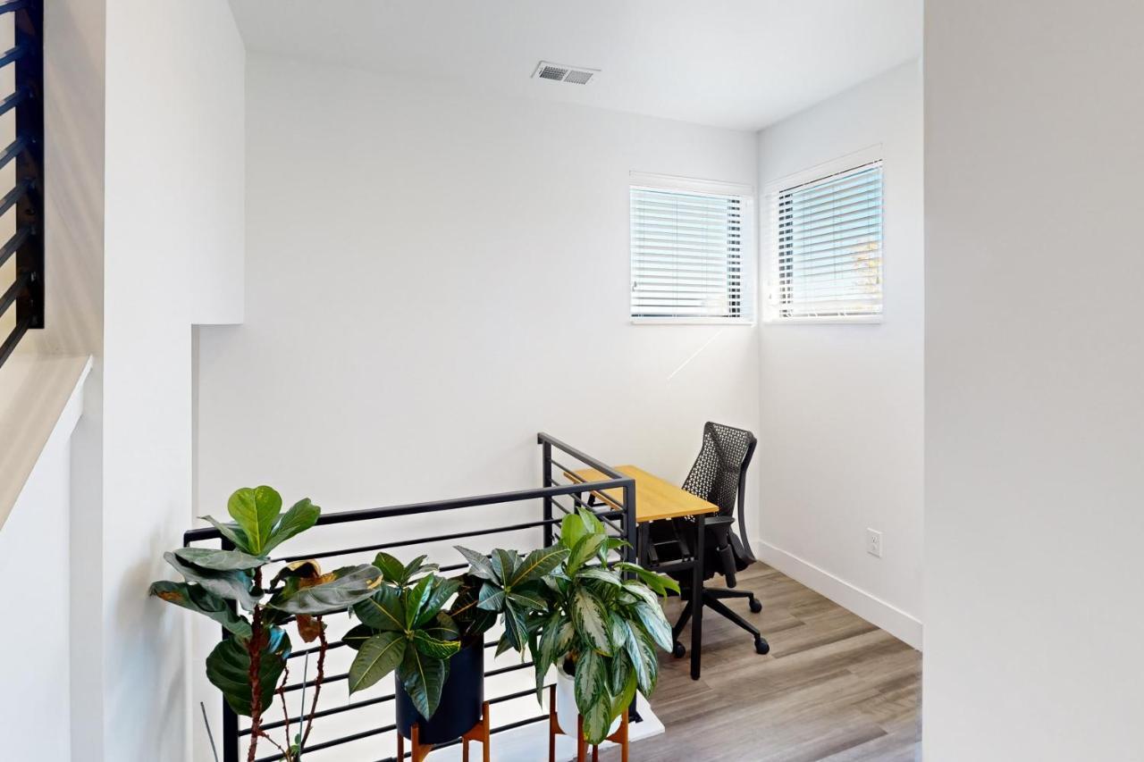 Modern Peaks Townhome Holiday home *