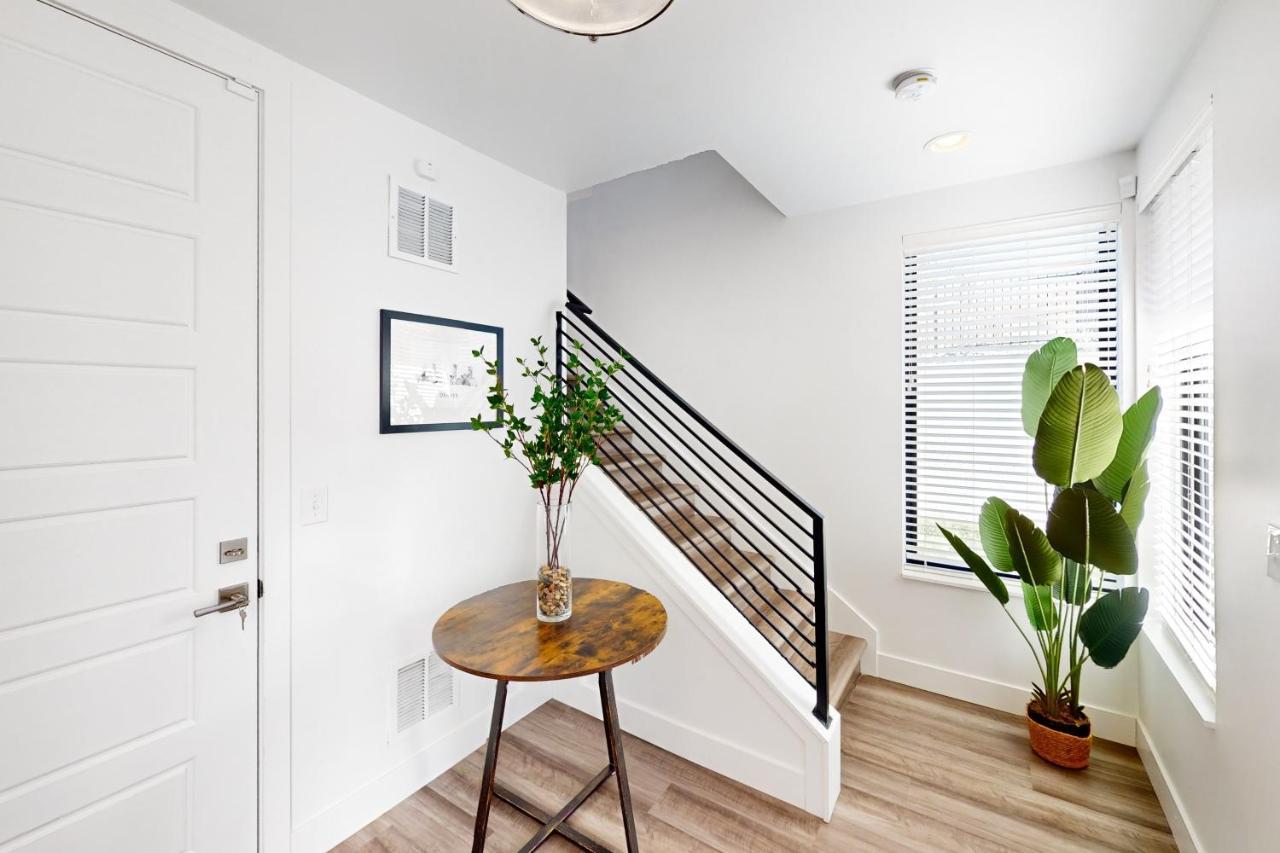 Modern Peaks Townhome * Denver