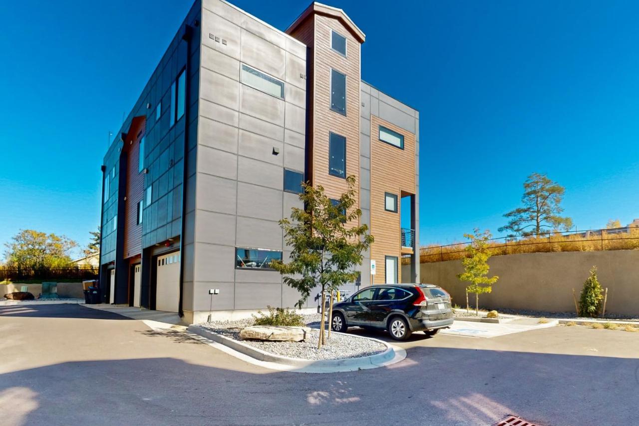Modern Peaks Townhome * Denver
