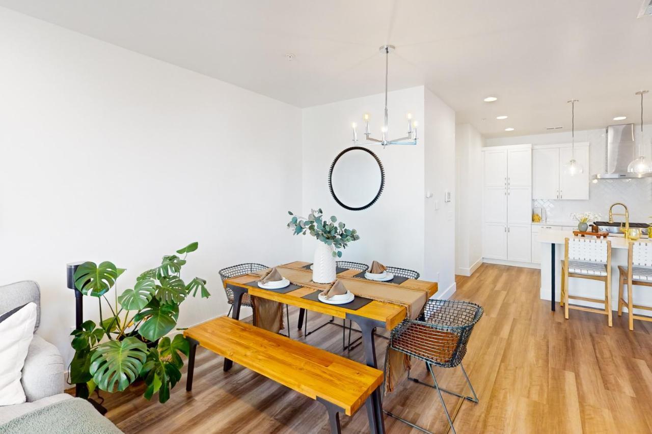 Modern Peaks Townhome * Denver